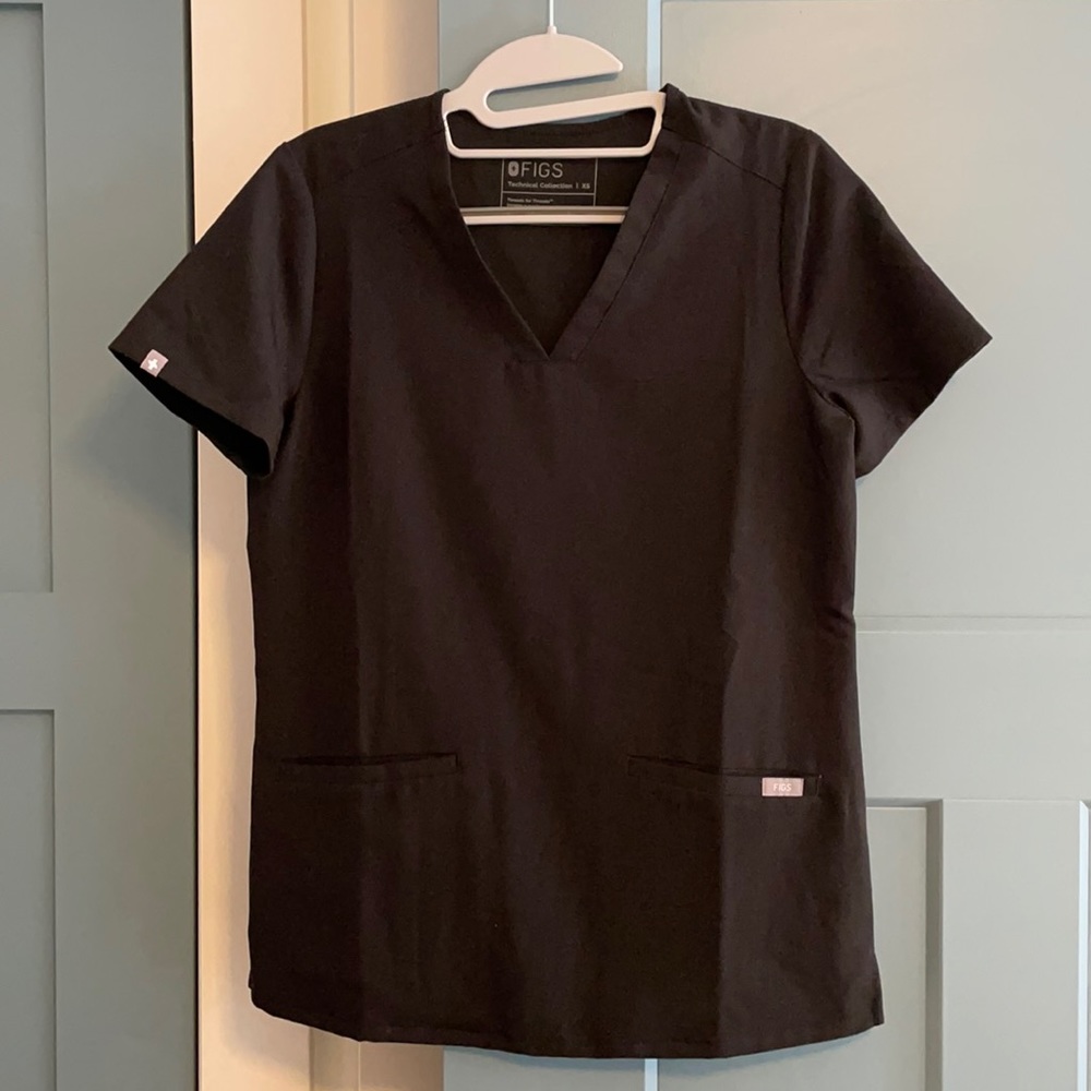 Casma Three-Pocket Scrub Top